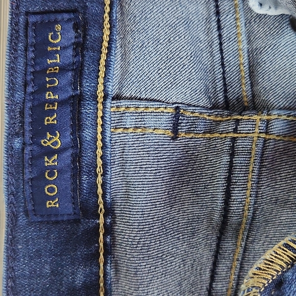 Rock & Republic, 0336, Medium blue wash denim, frayed pockets, Sz 12. - Picture 4 of 14